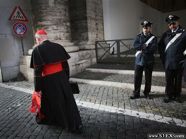 Vatikan-pap-es-rendor-drogfogas