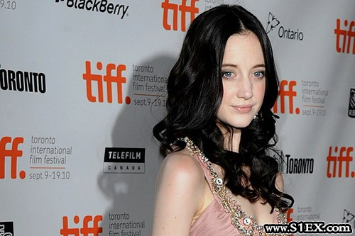 Andrea_Riseborough