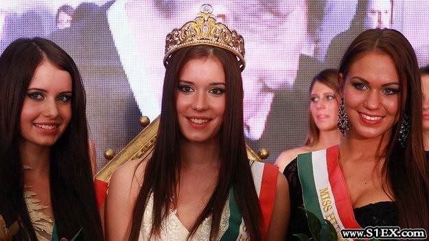 miss_hungary_2012_kiralyno_es_udvarholgyek