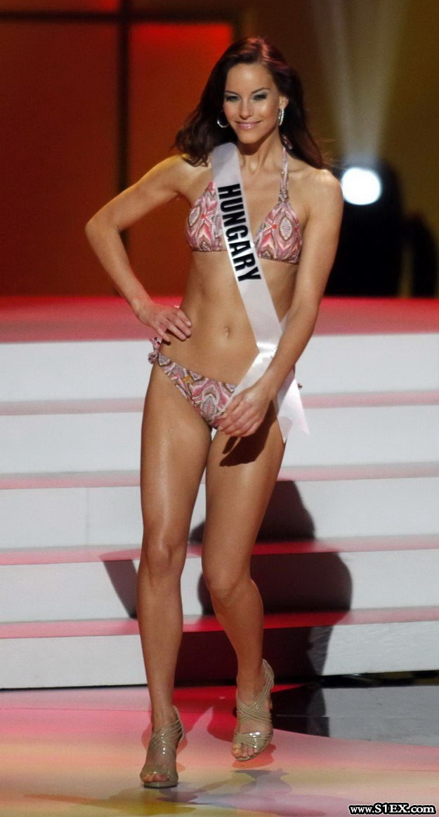 lipcsei_betta-miss-universe-2011